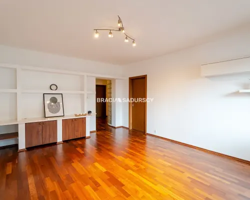 Duże 3 pokoje 79,8 m² | balkon | komórka | garaż | Wierzyńskiego | Kraków    Na sprzedaż przestronne miesz