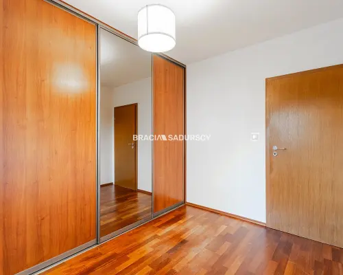 Duże 3 pokoje 79,8 m² | balkon | komórka | garaż | Wierzyńskiego | Kraków    Na sprzedaż przestronne miesz