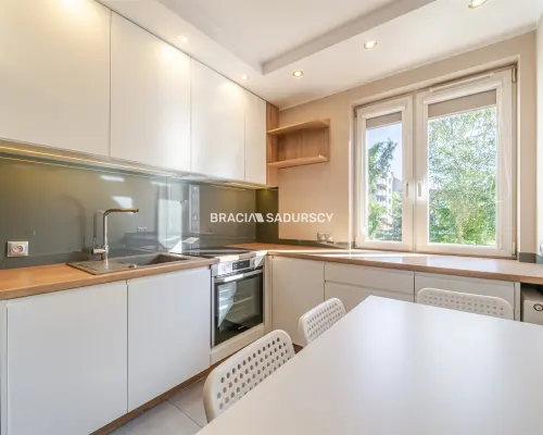 2 POKOJE | 52 m² | BALKON | OSOBNA KUCHNIA |
