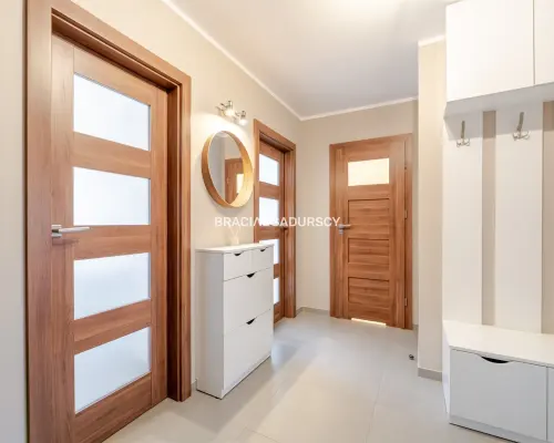 2 POKOJE | 52 m² | BALKON | OSOBNA KUCHNIA |