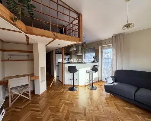 Klimatyczne mieszkanie z antresolą i balkonem