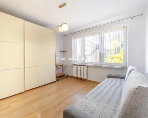 2 pokoje umeblowane, ciche, po remoncie