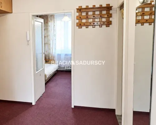 Dwupokojowe mieszkanie z osobną kuchnią - os. Kalinowe, Bieńczyce, Kraków    Oferujemy na wynajem w pełni wyposażone