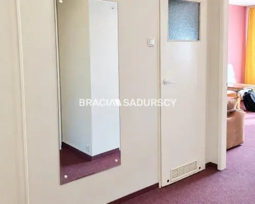 Dwupokojowe mieszkanie z osobną kuchnią - os. Kalinowe, Bieńczyce, Kraków    Oferujemy na wynajem w pełni wyposażone