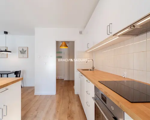 2 POKOJE | 38 m² | WYSOKI STANDARD | PO GENERALNYM REMONCIE | BALKON | PARKING |  KRAKÓW, UL UŁANÓW -REJON U