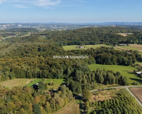 DZIAŁKA NA SPRZEDAŻ - CHRONÓW, GMINA NOWY WIŚNICZ     Cena: 125 000 zł     Powierzchnia: 25,97 ara (2 597 m²) Numer dział