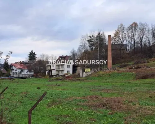 Działka pod usługi lub zabudowe jednorodzinną