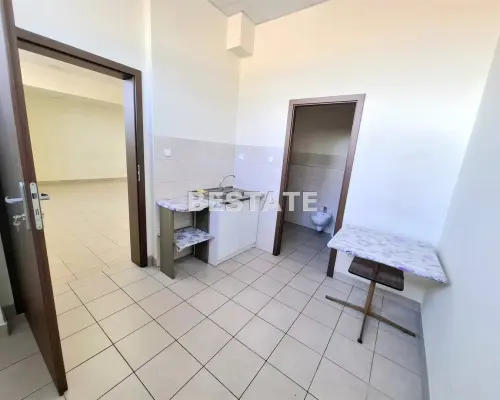 Lokal 100 m.kw z dźwigiem towarowym