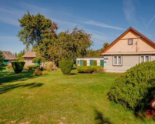 Zadbane siedlisko z budynkami gospodarczymi 7400m²