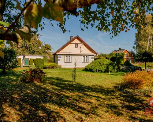 Zadbane siedlisko z budynkami gospodarczymi 7400m²