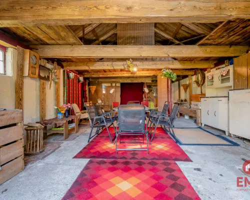 Zadbane siedlisko z budynkami gospodarczymi 7400m²