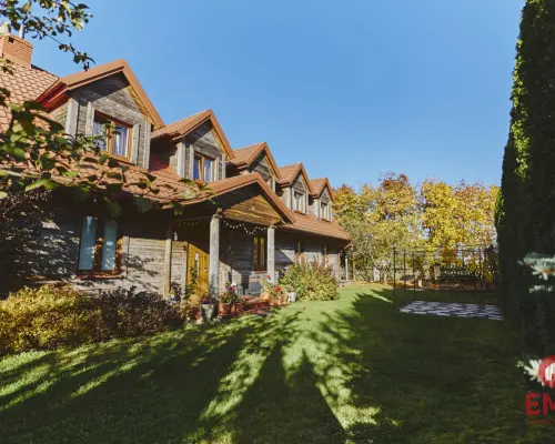 Dom drewniany 230 m² z 5 pokojami i salą na 40 osób