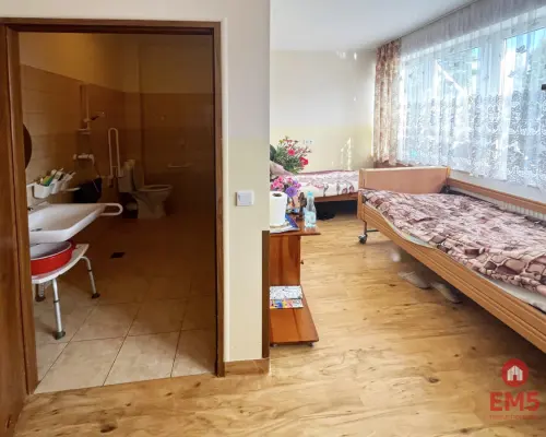 Nieruchomość z domem opieki