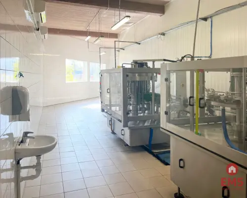 Budynek 800 m2  handel-usługi-produkcja