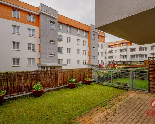 Mieszkanie na parterze z ogródkiem.