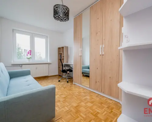 Przytulne dwustronne mieszkanie z loggią
