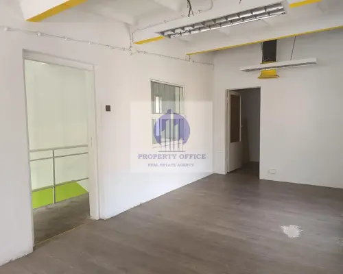 Włochy: magazyn/usługi 81,70 m2