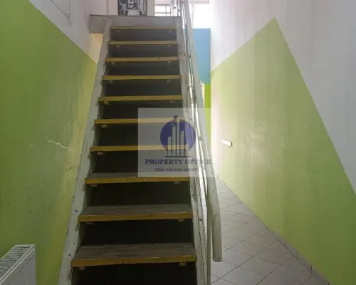 Włochy: magazyn/usługi 81,70 m2
