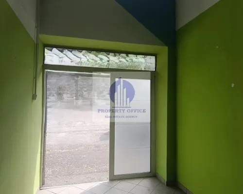 Włochy: magazyn/usługi 81,70 m2