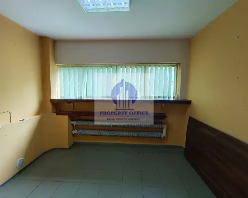 Włochy: magazyn/usługi 81,70 m2