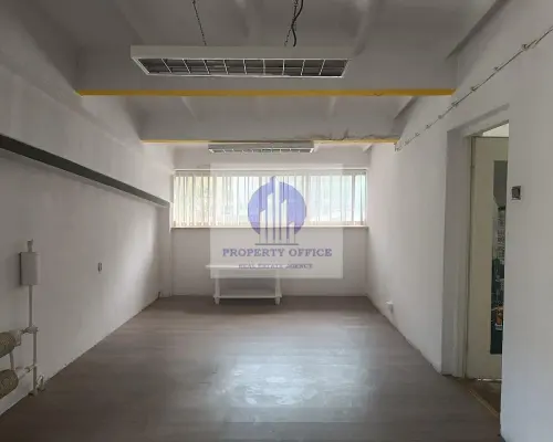 Włochy: magazyn/usługi 81,70 m2