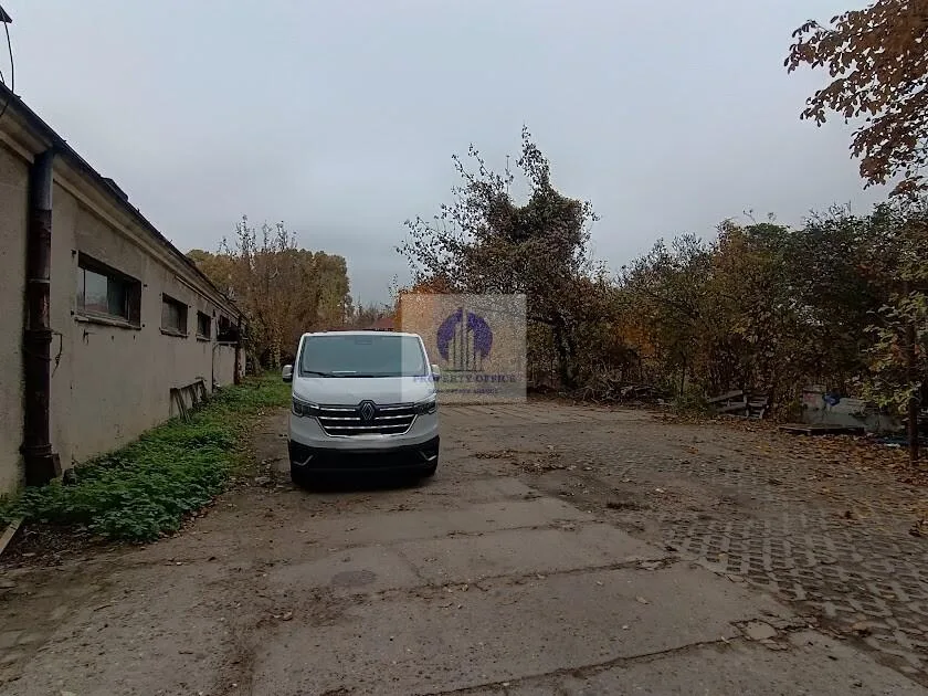 Włochy: plac 300 m2 do wynajęcia