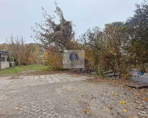 Włochy: plac 300 m2 do wynajęcia