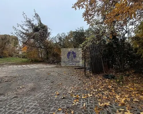Włochy: plac 300 m2 do wynajęcia