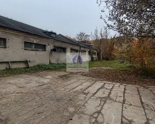 Włochy: plac 300 m2 do wynajęcia