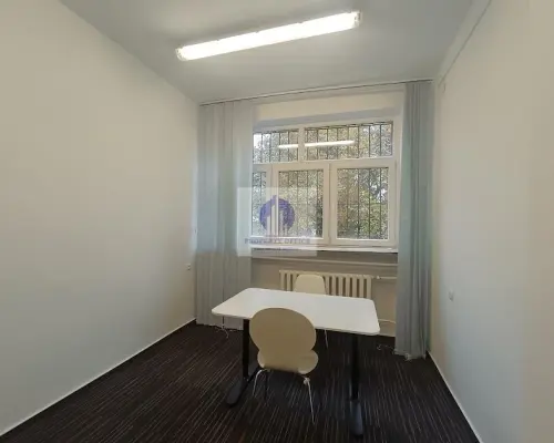 Włochy: biuro 11,38 m2 do wynajęcia