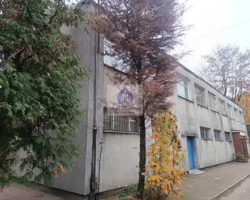 Włochy: biuro 11,38 m2 do wynajęcia