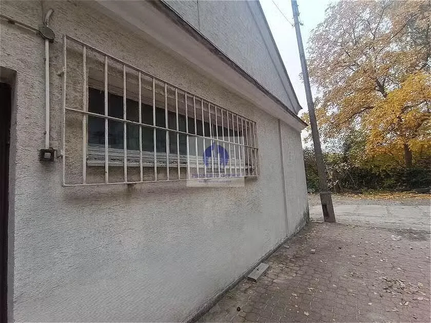 Włochy: lokal magazynowo-biurowy 135m2 do wynajęcia