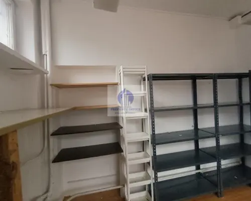 Włochy: lokal biurowo-usługowy 14 m2 do wynajęcia