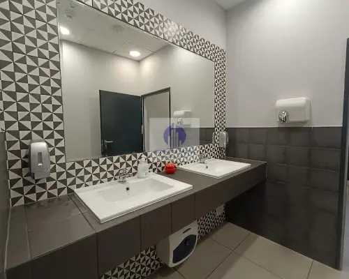Włochy: lokal biurowy 18,70m2 do wynajęcia