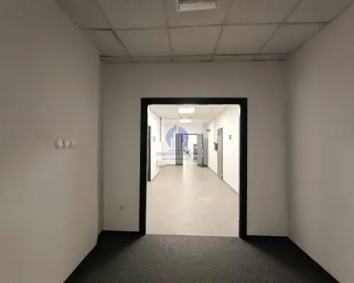 Włochy: lokal biurowy 16,50m2 do wynajęcia