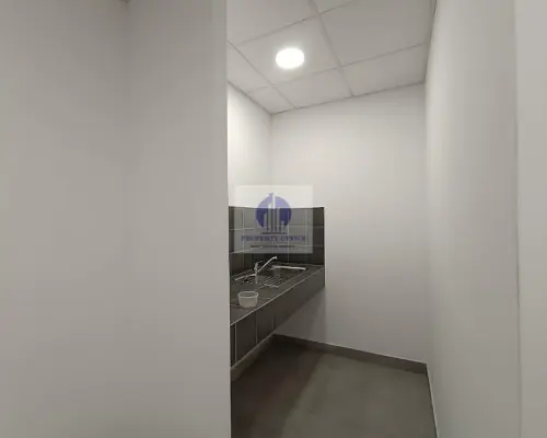 Włochy: lokal biurowy 16,50m2 do wynajęcia