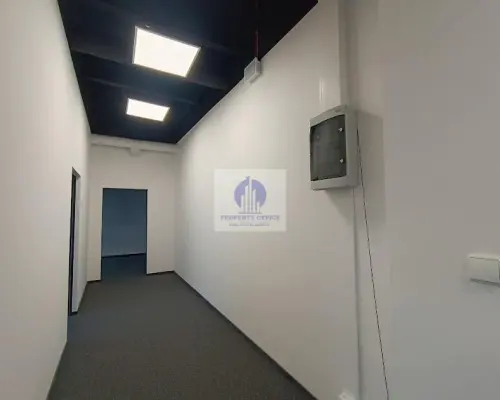 Włochy: lokal biurowy 91,30 m2 do wynajęcia