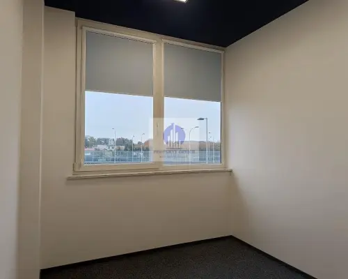 Włochy: lokal biurowy 91,30 m2 do wynajęcia