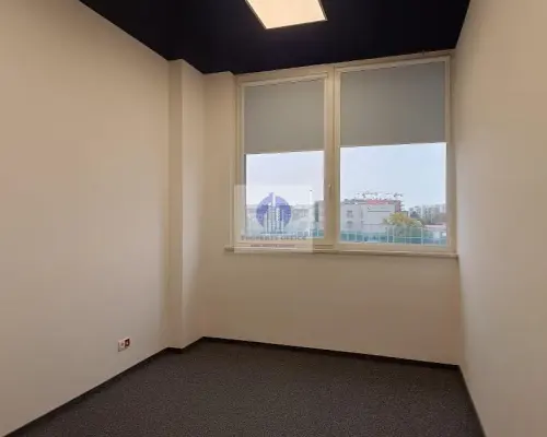 Włochy: lokal biurowy 91,30 m2 do wynajęcia
