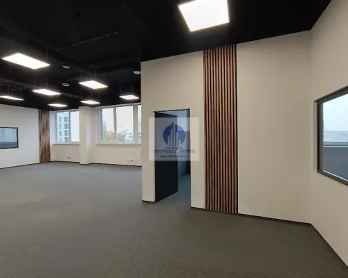 Włochy: lokal biurowy 261,80 m2 do wynajęcia