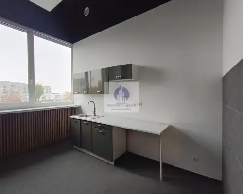 Włochy: lokal biurowy 261,80 m2 do wynajęcia