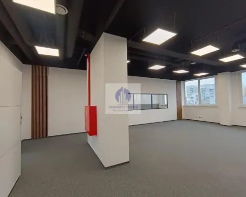 Włochy: lokal biurowy 261,80 m2 do wynajęcia