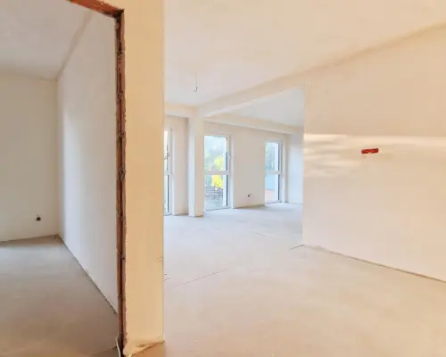 Pabianice - lokal 4 pok. 78,72 m2 ul. Warszawska