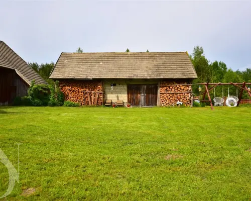 Siedlisko z domem z bala i dużą działką 5194 m²
