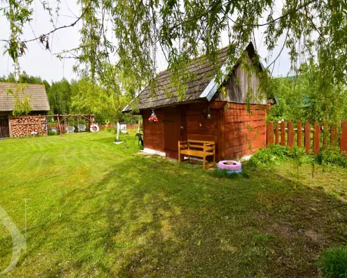 Siedlisko z domem z bala i dużą działką 5194 m²