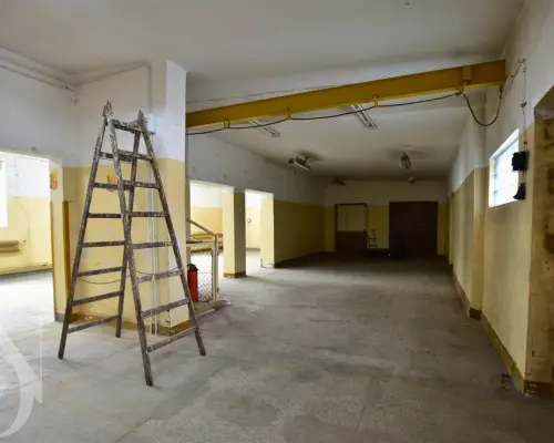 Hala 300 m² | centrum | parking | rampa | piwnica