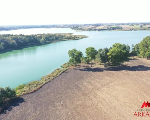 DZIAŁKA NAD JEZIOREM – 3540 m² – CHOCEŃ