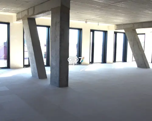 Do wynajęcia klimatyzowany lokal biurowy o pow. netto 375,95m 2  i pow. brutto 444,62m 2   usytuowany na III piętrze w jednym z