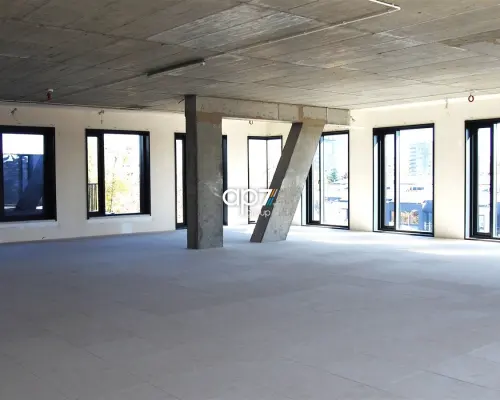 Do wynajęcia klimatyzowany lokal biurowy o pow. netto 375,95m 2  i pow. brutto 444,62m 2   usytuowany na III piętrze w jednym z