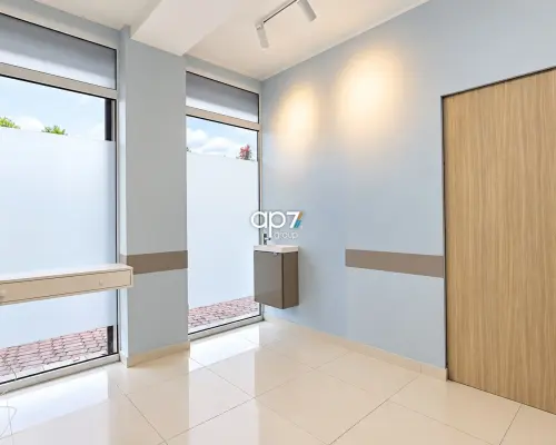 DO WYNAJĘCIA LOKAL UŻYTKOWY  DZIELNICY BRONOWICE MAŁE.   Przedmiotem oferty jest lokal użytkowy ok 35 m² w stanie dewelopersk